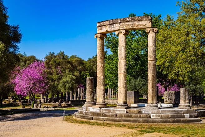 Templo de Katakolón en primavera