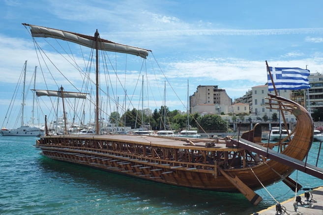 Réplica de trirreme en el Museo Marítimo Helénico