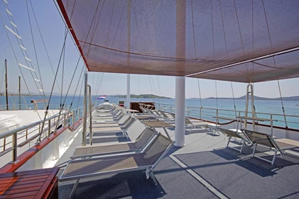 Sun deck Voyage